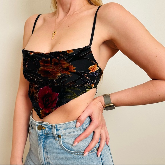 New WeWoreWhat Elegant Flocked Velvet Cowl Floral Triangle Back Tie Crop Top - Picture 1 of 12
